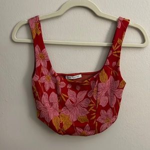 Woman’s cropped tank floral